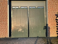 Grote schuifdeuren van hout voor stal of loods. - afbeelding 2 van  3