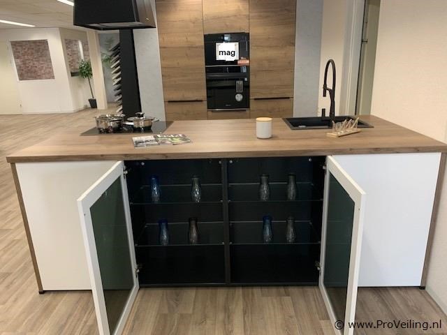 Grote showroomkeuken met eiland - afbeelding 3 van  3