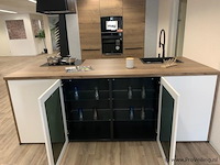 Grote showroomkeuken met eiland - afbeelding 3 van  3