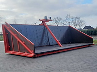 Grote transportbak met hydraulische opschuifplaat - afbeelding 1 van  3