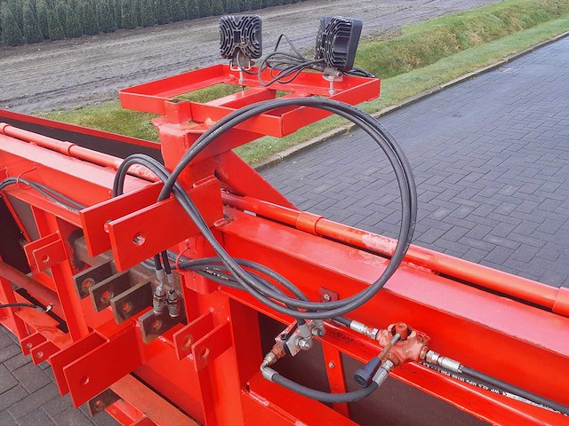Grote transportbak met hydraulische opschuifplaat - afbeelding 2 van  3