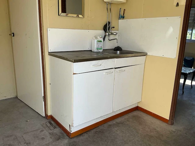 Grote unit voorzien van hal, keuken, toilet en afzonderlijke ruimte - afbeelding 8 van  20
