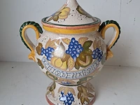 Grote urn met deksel
