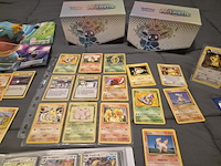 Grote verzameling pokémon kaarten met gevulde map, vintage kaarten, sleeves en accessoires - afbeelding 2 van  38