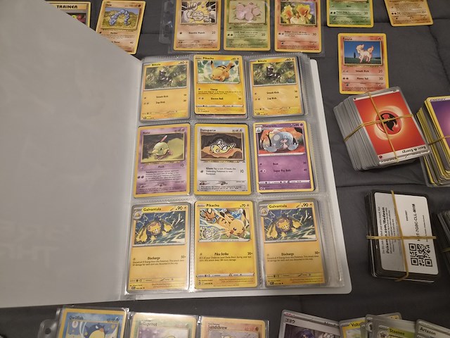 Grote verzameling pokémon kaarten met gevulde map, vintage kaarten, sleeves en accessoires - afbeelding 5 van  38
