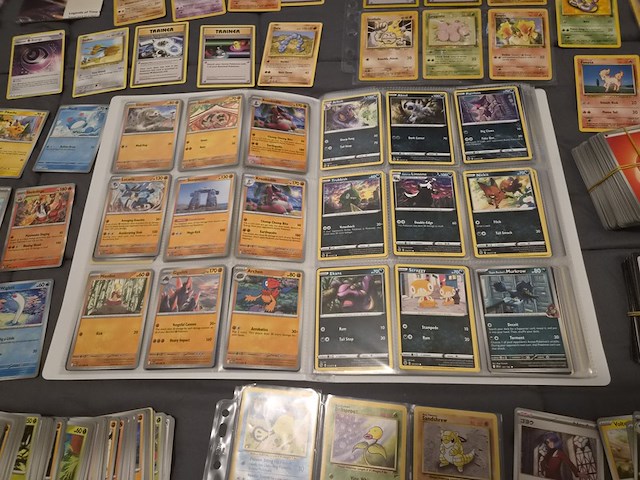 Grote verzameling pokémon kaarten met gevulde map, vintage kaarten, sleeves en accessoires - afbeelding 8 van  38