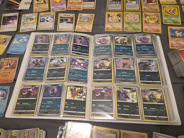 Grote verzameling pokémon kaarten met gevulde map, vintage kaarten, sleeves en accessoires - afbeelding 9 van  38