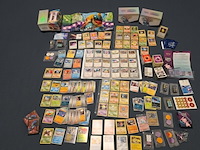 Grote verzameling pokémon kaarten met gevulde map, vintage kaarten, sleeves en accessoires - afbeelding 1 van  38