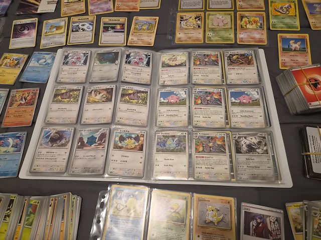 Grote verzameling pokémon kaarten met gevulde map, vintage kaarten, sleeves en accessoires - afbeelding 17 van  38