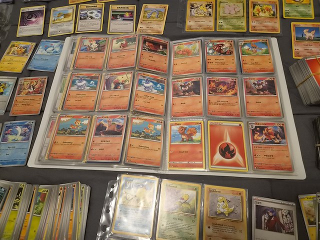 Grote verzameling pokémon kaarten met gevulde map, vintage kaarten, sleeves en accessoires - afbeelding 21 van  38
