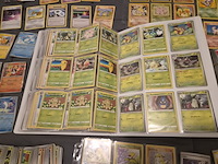 Grote verzameling pokémon kaarten met gevulde map, vintage kaarten, sleeves en accessoires - afbeelding 30 van  38