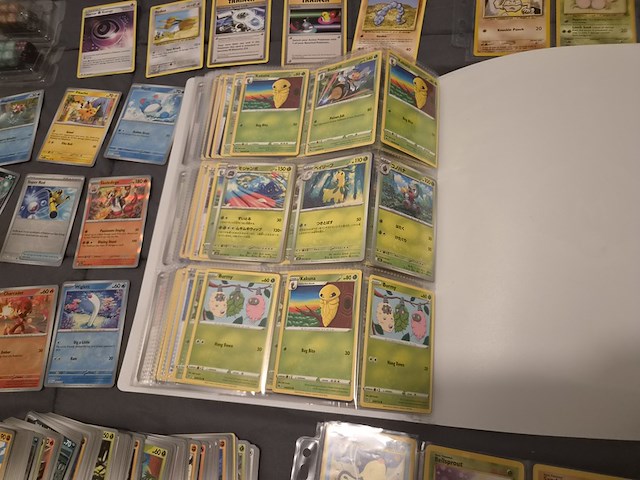 Grote verzameling pokémon kaarten met gevulde map, vintage kaarten, sleeves en accessoires - afbeelding 31 van  38
