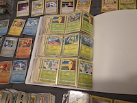 Grote verzameling pokémon kaarten met gevulde map, vintage kaarten, sleeves en accessoires - afbeelding 31 van  38