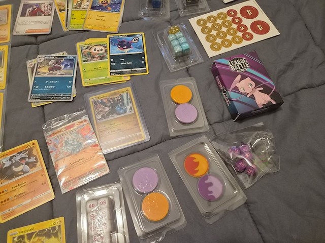 Grote verzameling pokémon kaarten met gevulde map, vintage kaarten, sleeves en accessoires - afbeelding 33 van  38