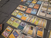 Grote verzameling pokémon kaarten met gevulde map, vintage kaarten, sleeves en accessoires - afbeelding 35 van  38