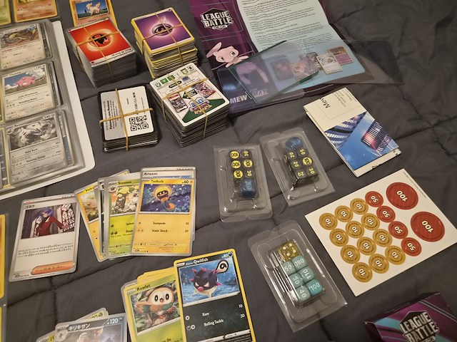 Grote verzameling pokémon kaarten met gevulde map, vintage kaarten, sleeves en accessoires - afbeelding 36 van  38