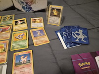 Grote verzameling pokémon kaarten met gevulde map, vintage kaarten, sleeves en accessoires - afbeelding 38 van  38