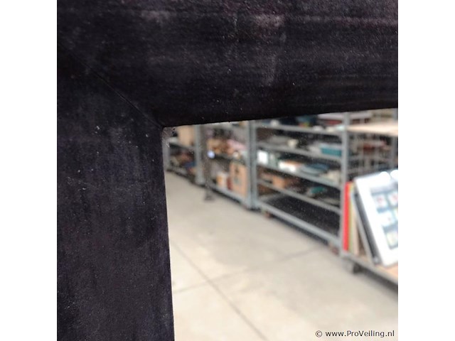 Grote vierkante spiegel in met stof beklede houten lijst - afbeelding 4 van  5