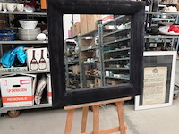 Grote vierkante spiegel in met stof beklede houten lijst - afbeelding 1 van  5