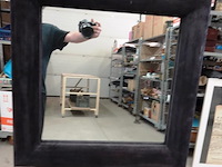 Grote vierkante spiegel in met stof beklede houten lijst - afbeelding 3 van  5