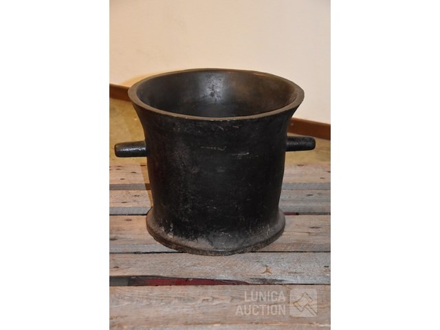 Grote vijzel of gietbeker - afbeelding 1 van  3