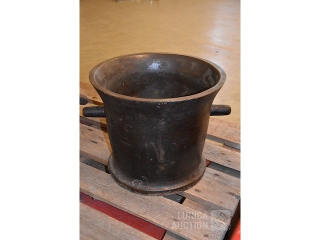 Grote vijzel of gietbeker - afbeelding 3 van  3