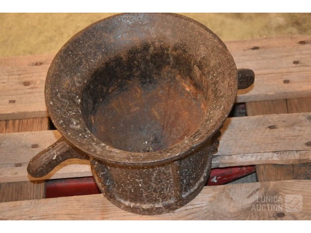 Grote vijzel of gietbeker - afbeelding 2 van  3