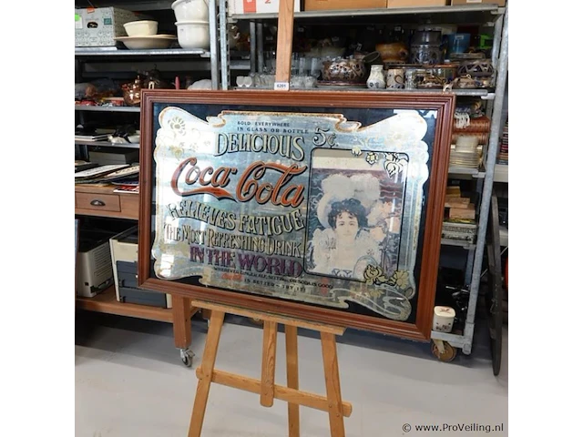 Grote vintage coca-cola reclamespiegel in een houten lijst - afbeelding 1 van  6