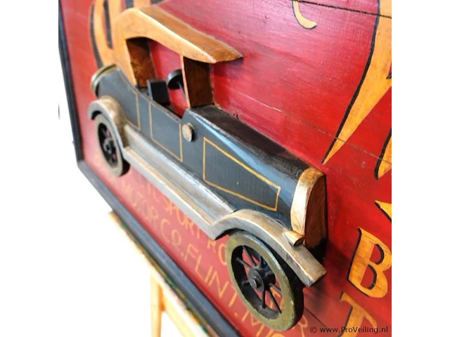Grote vintage houten buick-reclamebord met een opvallend driedimensionaal model van een klassieke roadster en de iconische slogan "when better automobiles are built buick will build them" - afbeelding 4 van  6
