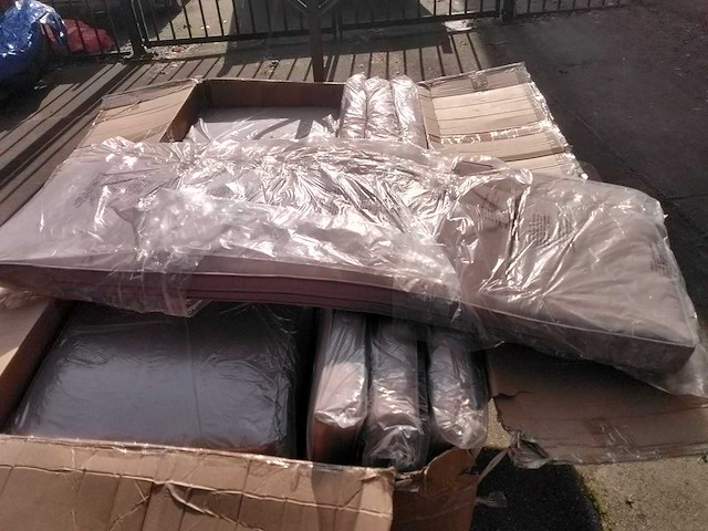 Grote volle doos tuinkussens taupe - afbeelding 1 van  5