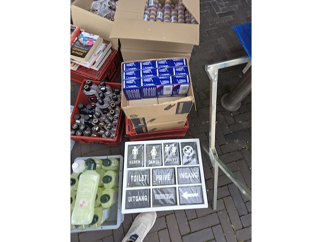 Grote winkel voorraad cadeau en kantoor artikelen - afbeelding 3 van  14