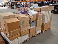 Grote winkel voorraad cadeau en kantoor artikelen - afbeelding 1 van  14