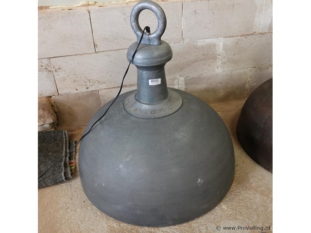 Grote zware industrieel vormgegeven ijzeren hanglamp - afbeelding 1 van  5