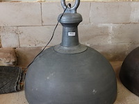 Grote zware industrieel vormgegeven ijzeren hanglamp - afbeelding 2 van  5