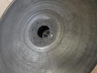 Grote zware industrieel vormgegeven ijzeren hanglamp - afbeelding 5 van  5