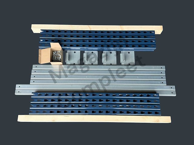 Grote zware werkbank met gladde betonplex platen. - afbeelding 6 van  18