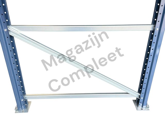 Grote zware werkbank met gladde betonplex platen. - afbeelding 2 van  12