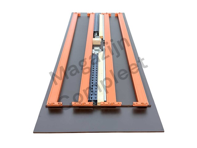 Grote zware werkbank met gladde betonplex platen. - afbeelding 11 van  18