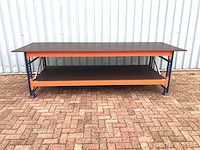Grote zware werkbank met gladde betonplex platen. - afbeelding 6 van  18