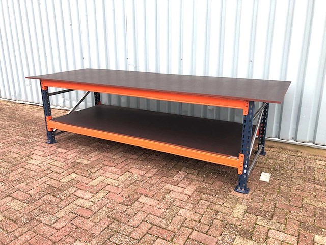 Grote zware werkbank met gladde betonplex platen. - afbeelding 7 van  18