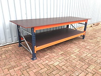 Grote zware werkbank met gladde betonplex platen. - afbeelding 12 van  18