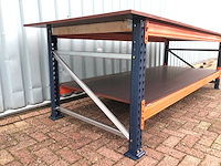 Grote zware werkbank met gladde betonplex platen. - afbeelding 16 van  18