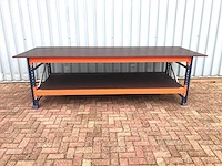 Grote zware werkbank met gladde betonplex platen. - afbeelding 13 van  18