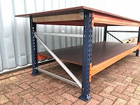 Grote zware werkbank met gladde betonplex platen. - afbeelding 16 van  18