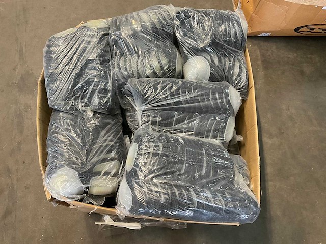 Groten partij kniebescherming - afbeelding 1 van  6