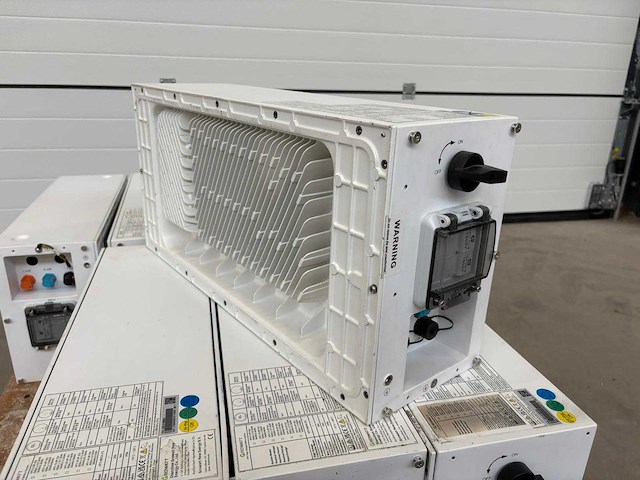 Growatt - pallet met 8 stuks incomplete growatt apx high voltage battery systems - afbeelding 6 van  7