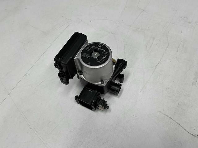 Grundfos - upm 15-70 hb - circulatiepomp - afbeelding 1 van  10