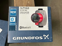 Grundfos alpha 3 - 25-40 180 elektronische circulatiepomp - afbeelding 2 van  2