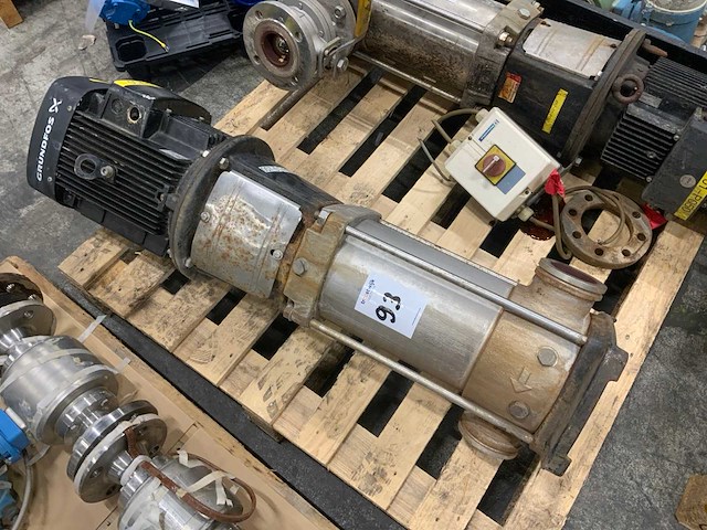 Grundfos cc122b verticale centrifugaalpomp - afbeelding 1 van  4