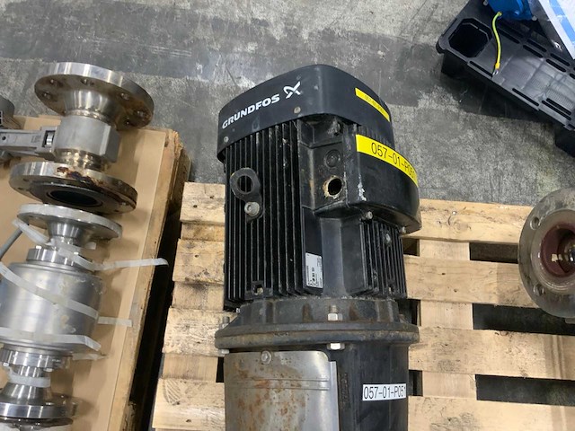 Grundfos cc122b verticale centrifugaalpomp - afbeelding 3 van  4